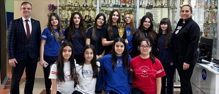 YILDIZ KIZ VOLEYBOL TAKIMIMIZ İLÇE 2.Sİ